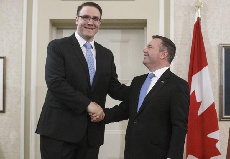 Alberta Premier Jason Kenney shakes hands with Jason Nixon, his much taller Minister of Environment and Parks, after being sworn into office last week. 