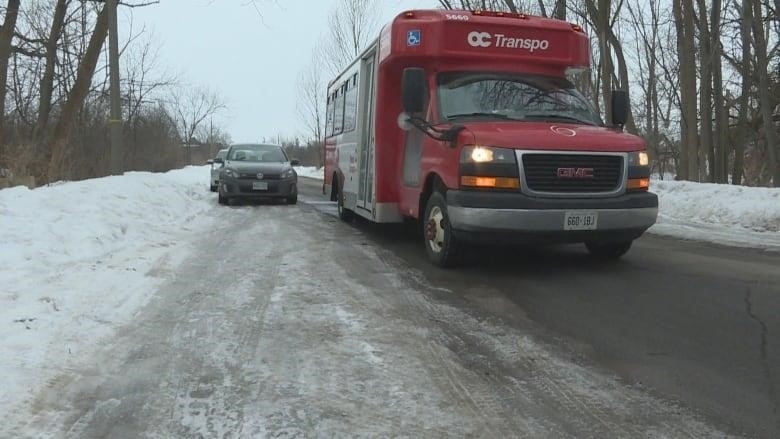 para transpo bus on snowy road