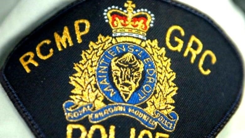 A close-up picture of an RCMP badge.