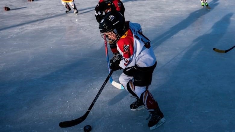 kid playing hockey